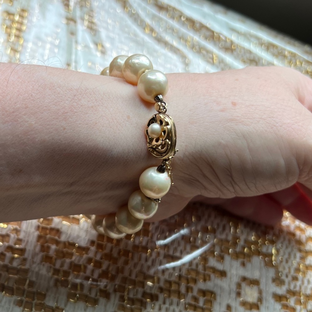 Majorica pearl bracelet from Spain,  8" length.